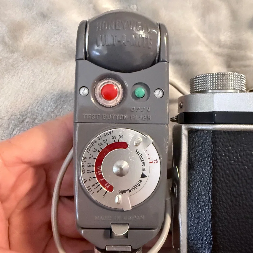 Vintage Praktica FX3 35mm Camera Zeiss Jena Tessar 50mm f/2.8 Honeywell Flash